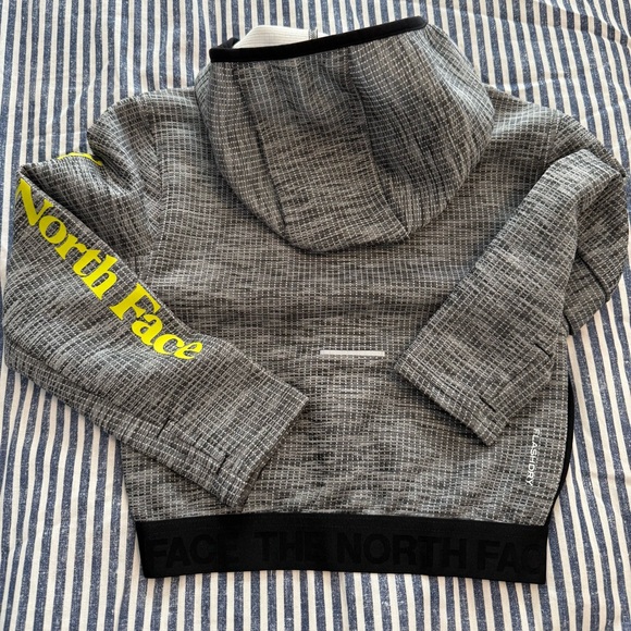 The North Face Kids Black and Gray Jacket - Picture 11 of 13
